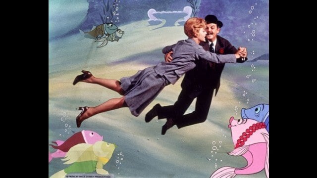 ベッドかざりとほうき