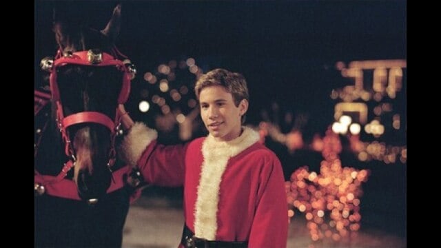 サンタに化けたヒッチハイカーは、なぜ家をめざすのか?