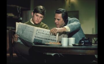 テニス靴をはいたコンピューター