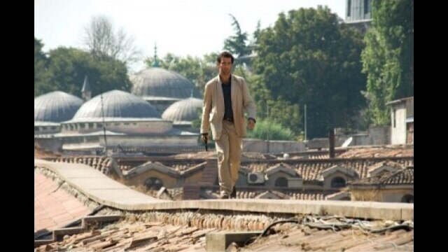 ザ・バンク 堕ちた巨像